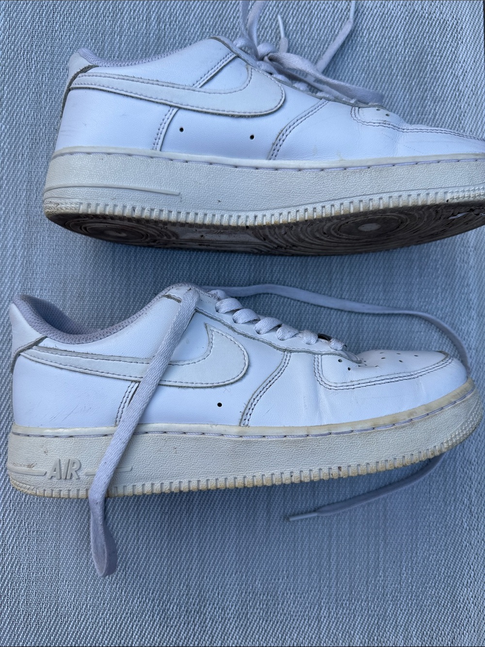 Nike Air Force 1 Low sneakers.